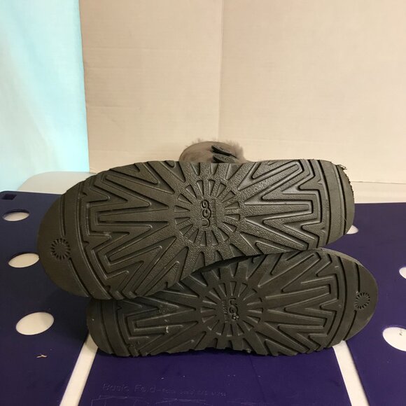 UGG BAILEY BUTTON WOMENS BOOTS - Picture 3 of 7